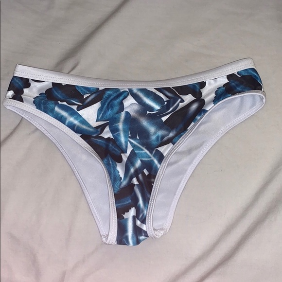 Leaf Print Bikini Set - Picture 2 of 4